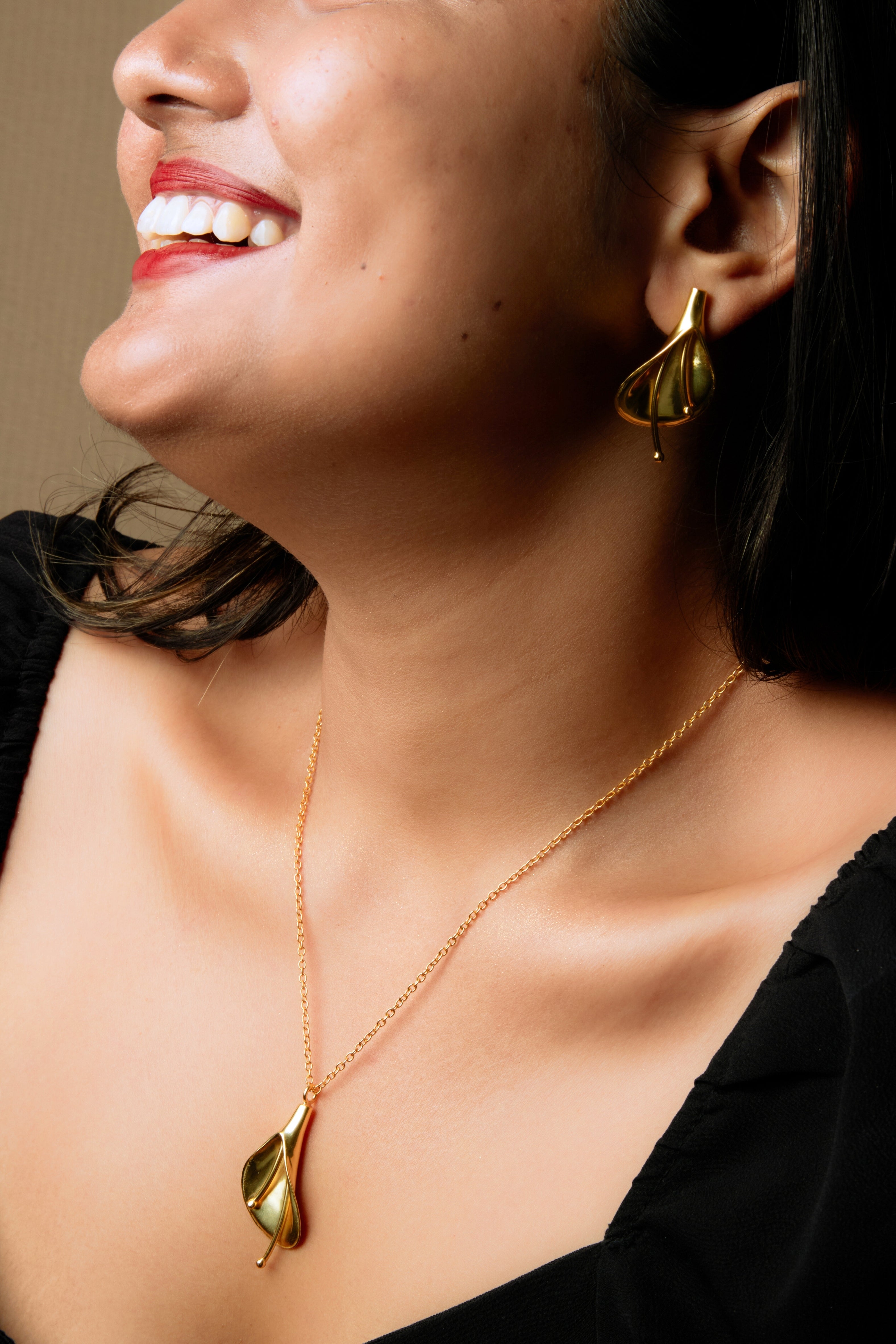 Calla Lily Pendant Necklace